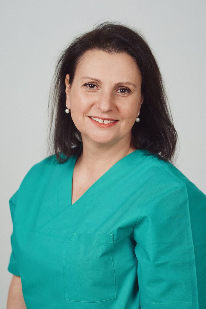 Erfahrene Pflegekraft im Pflegedienst Pokorny